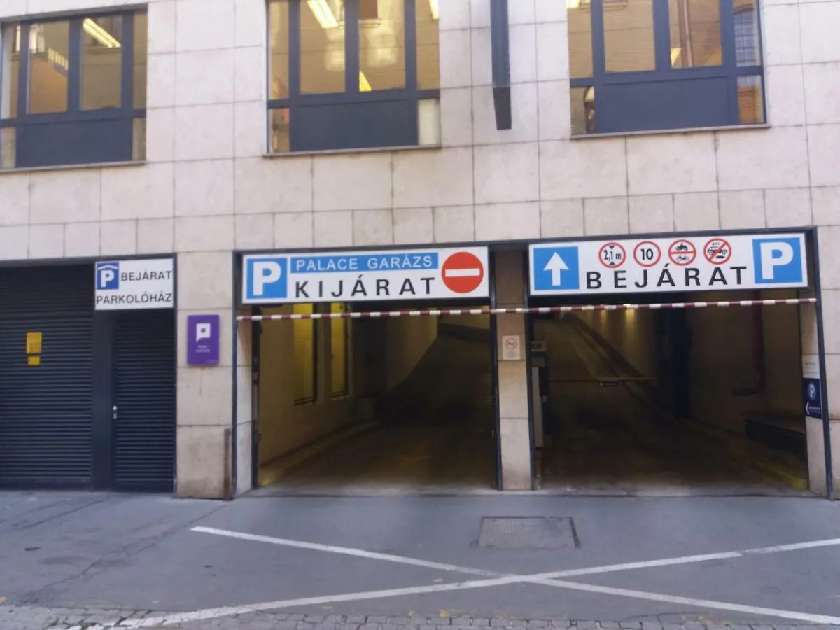 Free Garage!!! Downtown Apartment Near The New York Coffee House Budapest 0*,  Hongrie