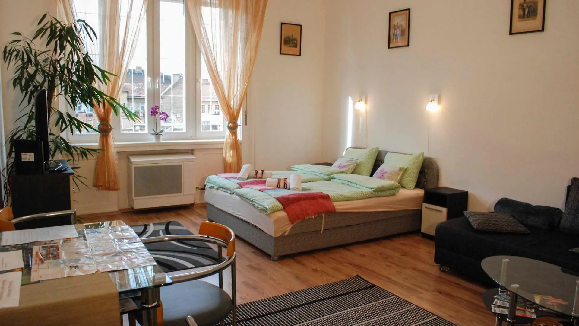 Free Garage!!! Downtown Apartment Near The New York Coffee House Budapešť 0*,